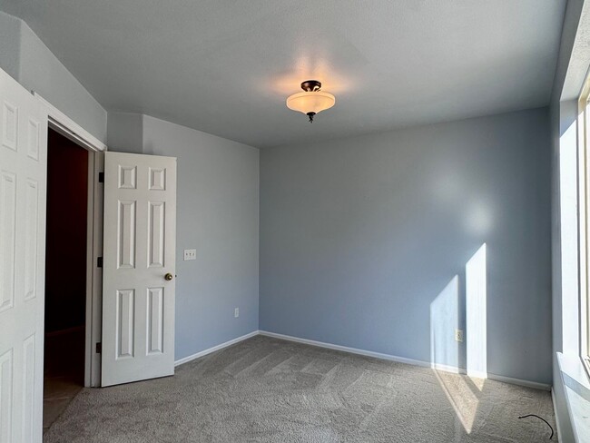 Building Photo - Spacious, Highlands Ranch Home Featuring 4...