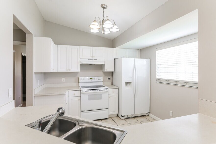 Building Photo - 2525 Mather Ln