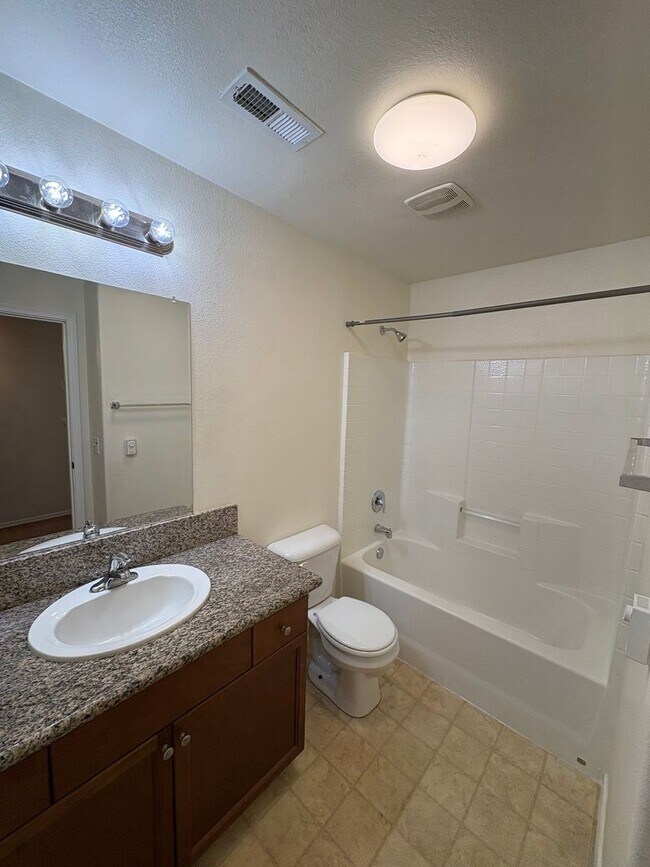 Building Photo - 2111 Bella Oaks Dr