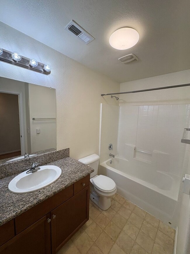 Building Photo - Charming apartment home located on Bella Oaks Drive! Available Now!