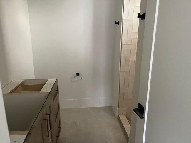 Building Photo - Awesome single story with 4 beds 4 baths and RV garage.