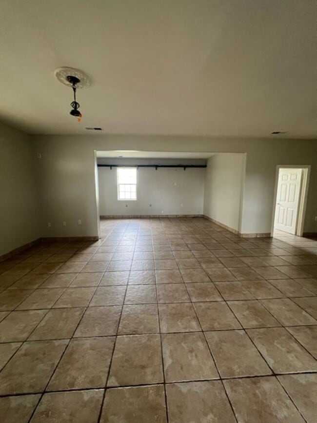 Building Photo - Farm house with room