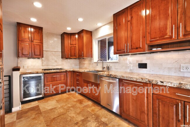 Building Photo - 2266 Brentwood Cir