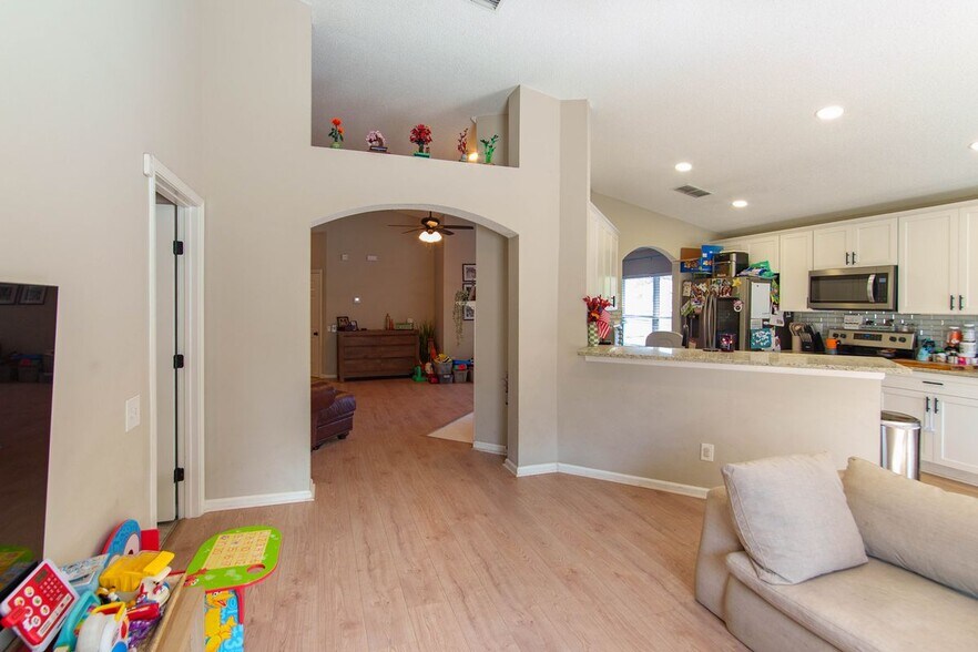 Building Photo - 11865 Noble Fir Ct