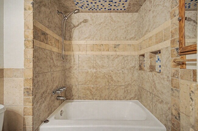 Building Photo - 1021 Carr St