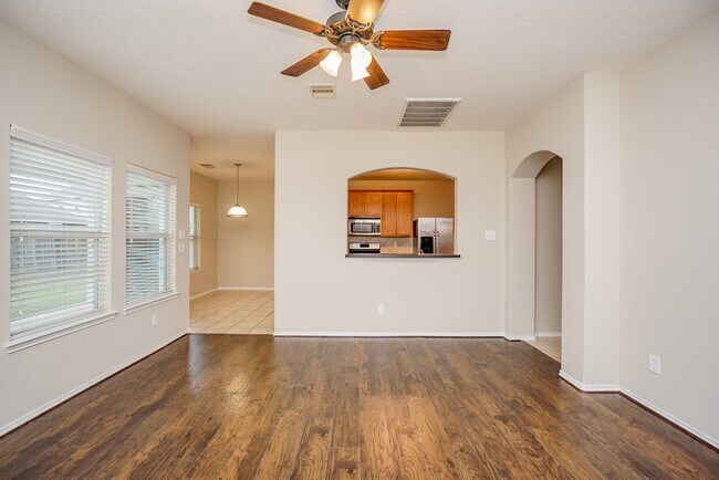 Building Photo - 1323 Colonial Manor Dr