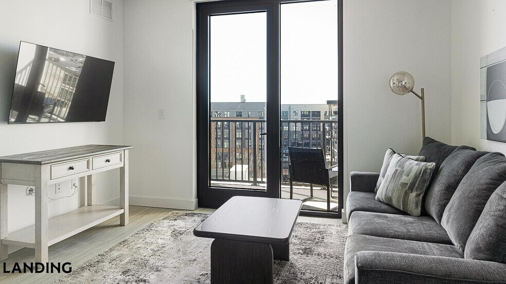 Building Photo - 1007 S Mint St