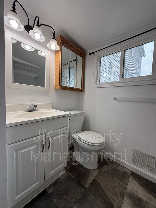 Building Photo - 517 13th St S