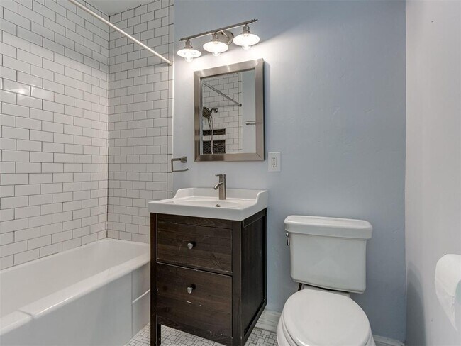 Building Photo - 2933 Cummings Dr