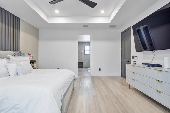 Building Photo - 9830 NW 86th Terrace