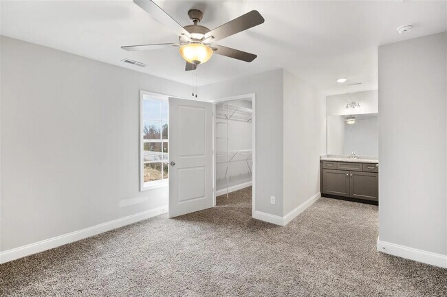 Building Photo - 7046 Shelton Ln