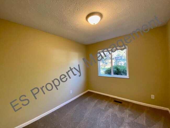 Building Photo - 3 Bedroom 1 Bathroom Ranch Style Home in Perry Township!