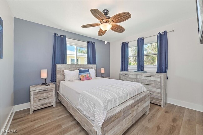 Building Photo - 2868 Sanibel Blvd