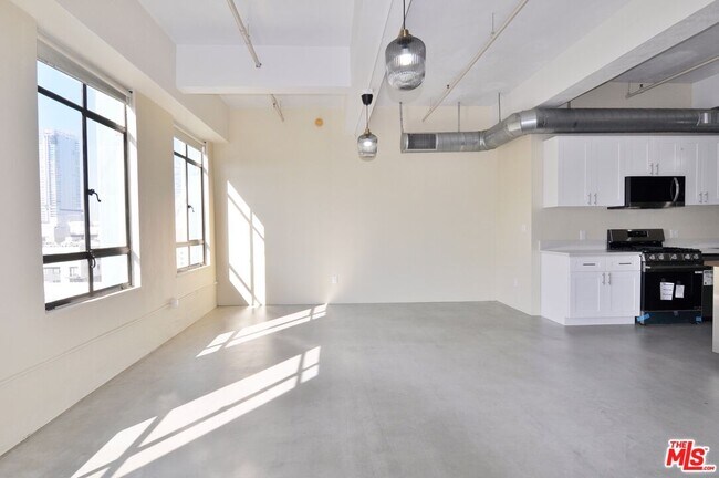 Building Photo - 849 S Broadway