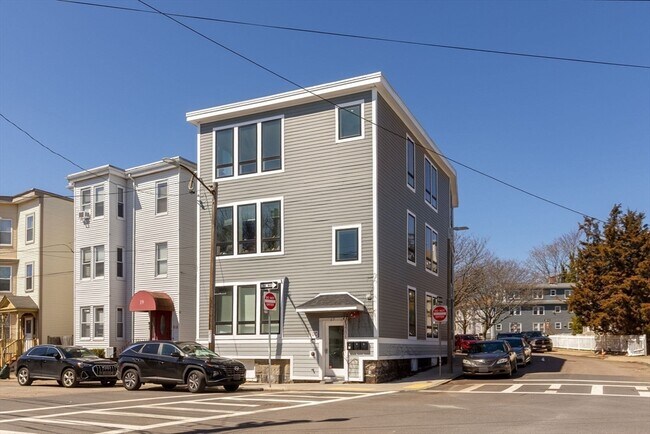 Building Photo - 17 Chestnut Ave
