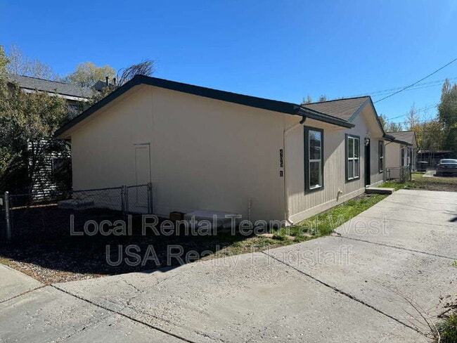 Building Photo - 405 W Phoenix Ave