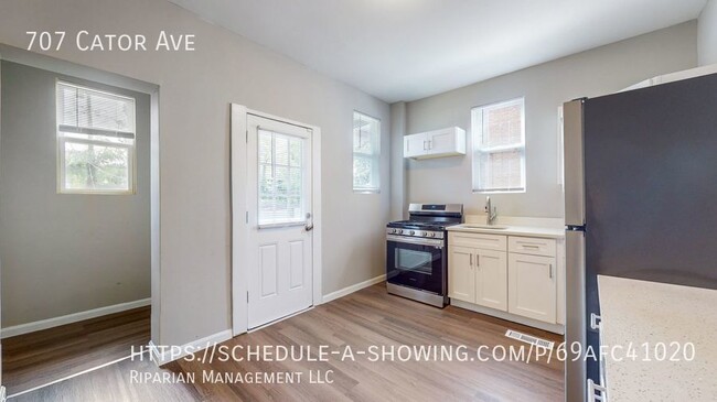 Building Photo - Beautifully renovated 4 bedroom!