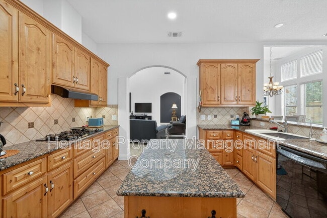 Building Photo - 24915 Estancia Cir