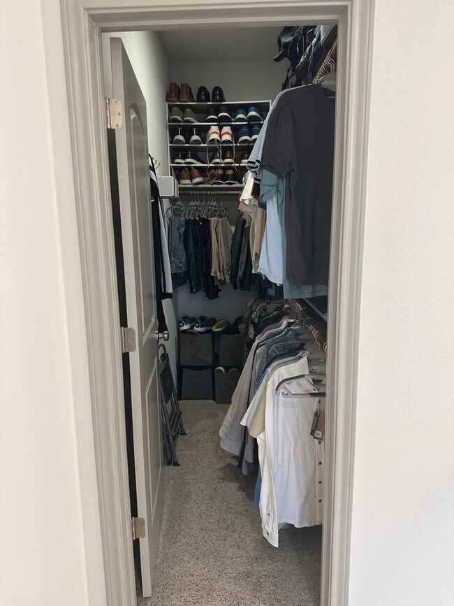 Building Photo - 1325 Summerset Ln