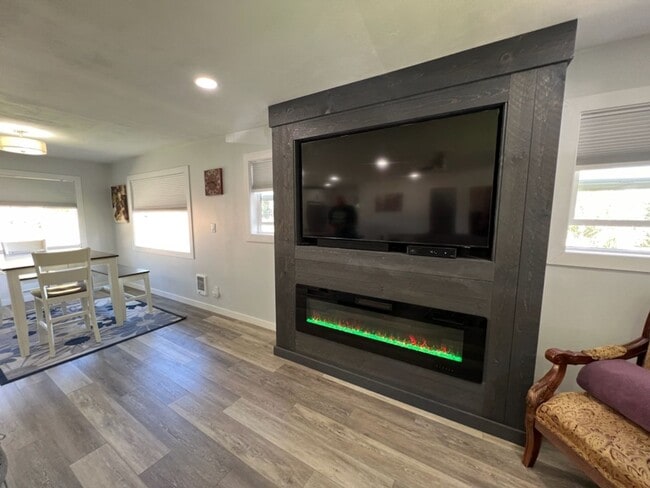 Building Photo - 2322 Fifth St