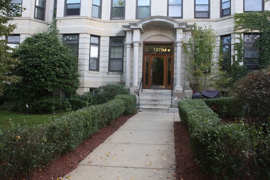 Building Entrance - 1870 Commonwealth Ave