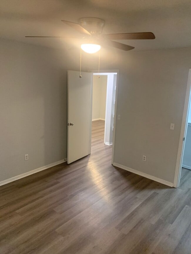 Building Photo - Renovated 3 Bedroom/ 1.5 Bath in Great Neighborhood