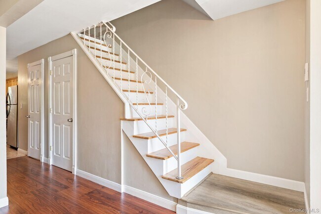 Building Photo - 73 Town House Dr