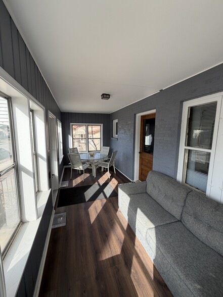 Front Porch - 1819 4th St NE