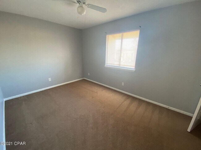 Building Photo - 409 Venetian Way