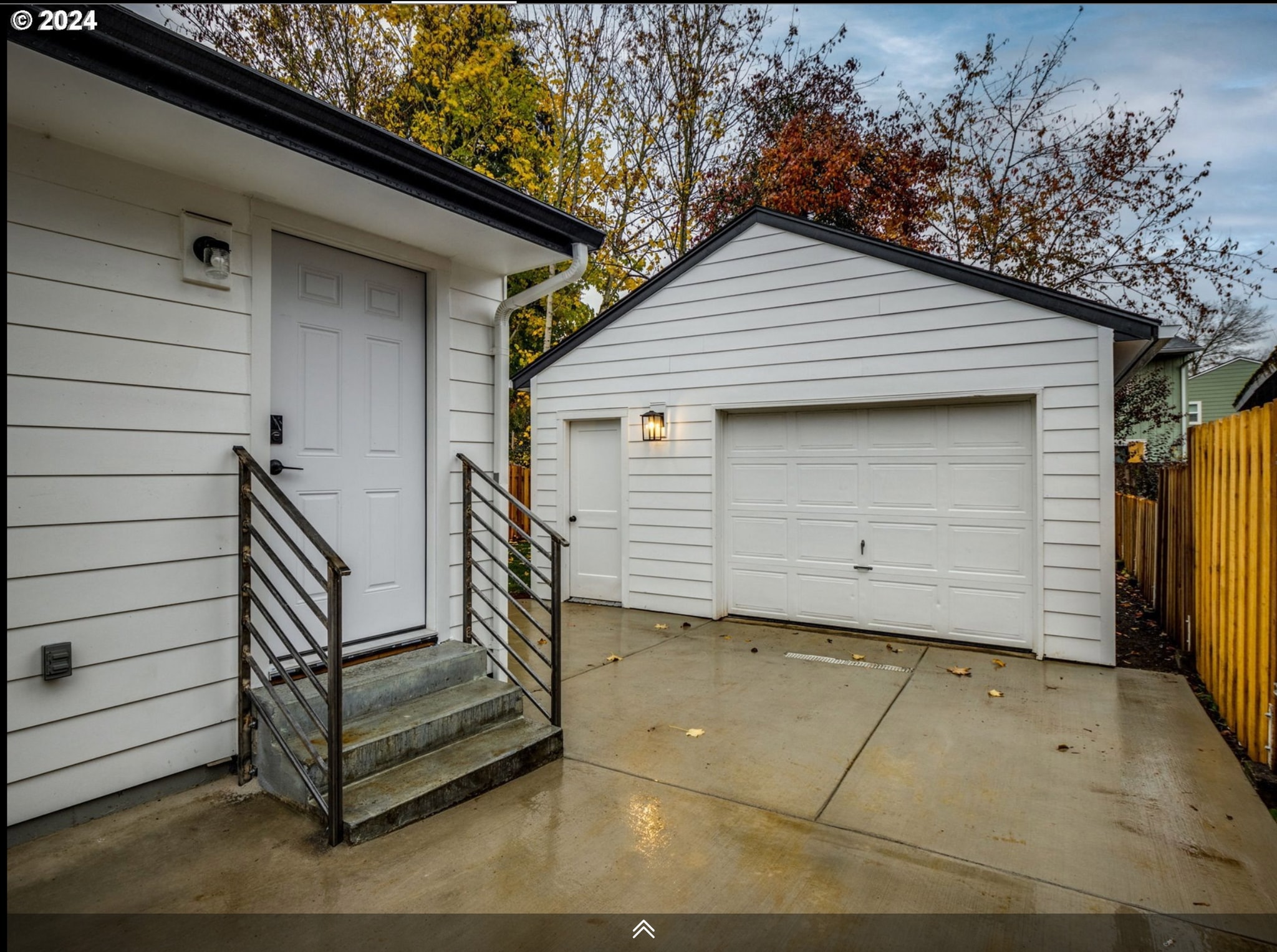 Building Photo - 3805 E 11th St