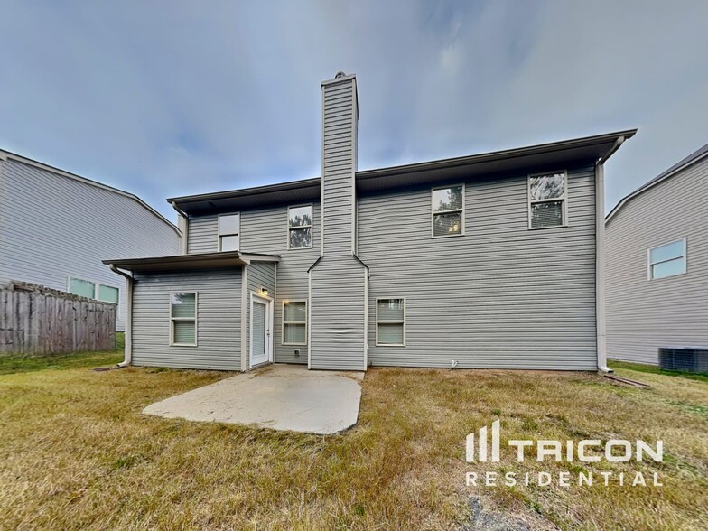 Building Photo - 452 Shady Glen