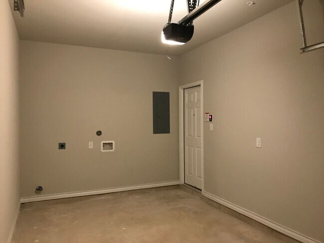 Building Photo - Townhome for rent