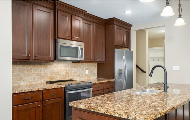 Building Photo - 1608 Residence Dr