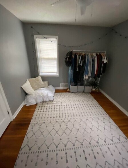 Building Photo - 1905 44th Ave NE