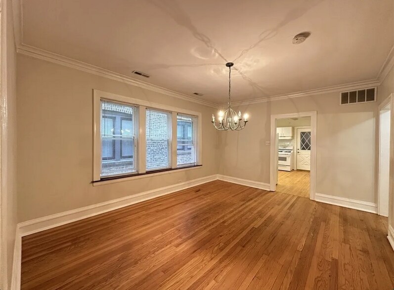 Primary Photo - 2619 W Greenleaf Ave