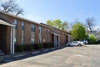 Building Photo - 1203 W 49th St