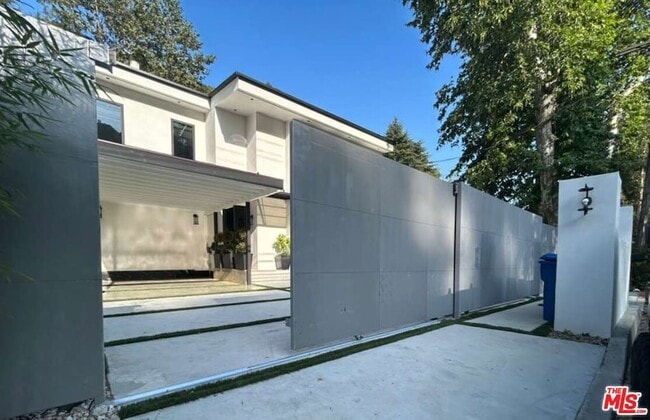 Building Photo - 1734 N Beverly Glen Blvd