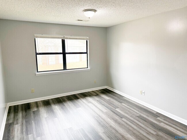 Building Photo - 112 Jodi Dr