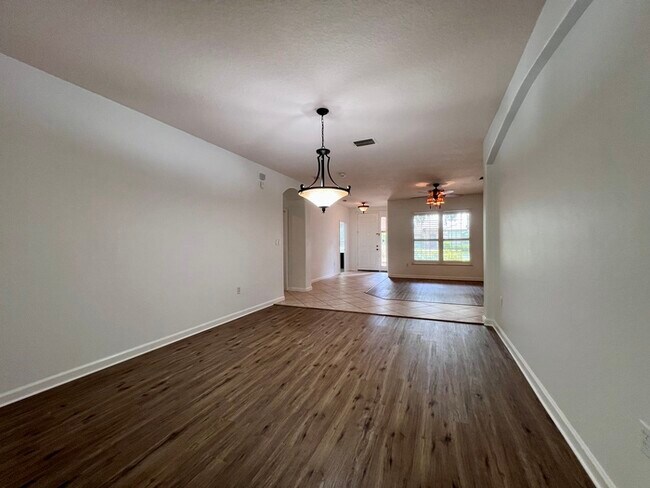 Building Photo - HUGE PRICE REDUCTION!! HOME IS READY FOR A...