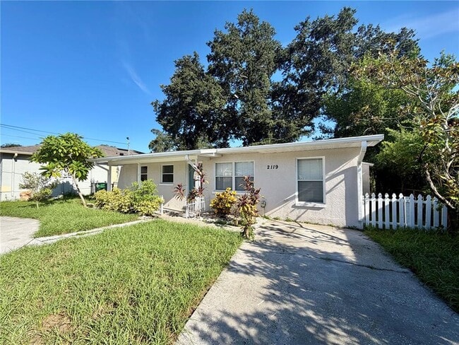 Building Photo - 2119 W Henry Ave