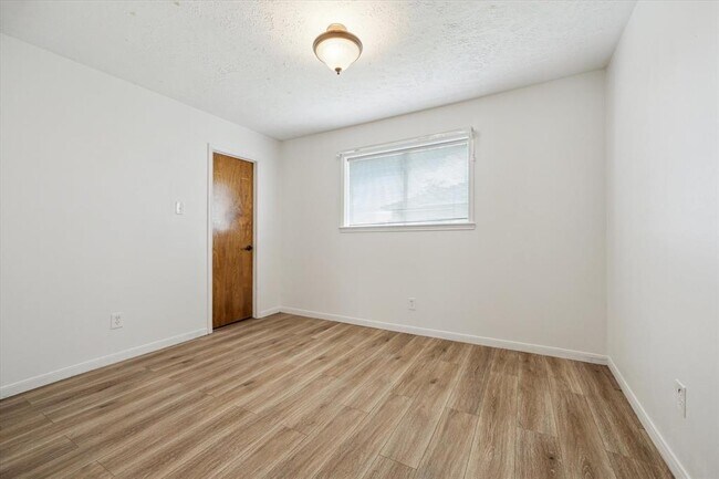 Building Photo - 4225 Fairwood St