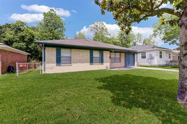Building Photo - 5907 Nelwyn St