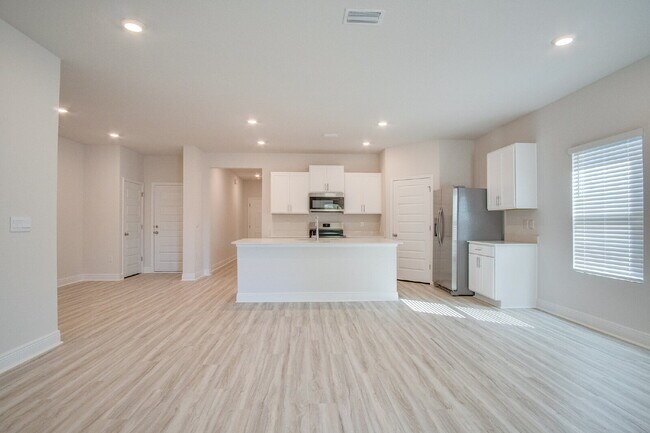 Building Photo - Fallschase 5-Bedroom Home – Pool, Playgrou...