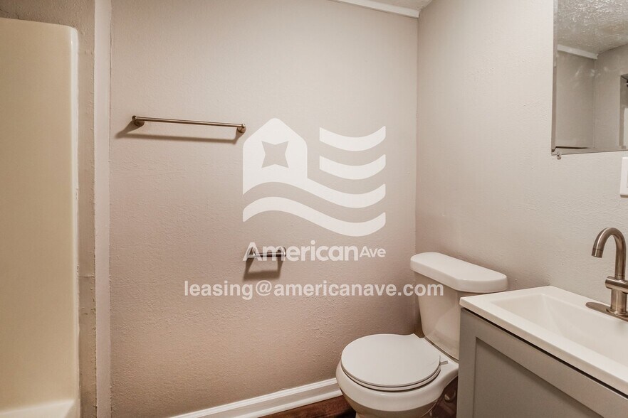 Building Photo - 1912 Lincoln St