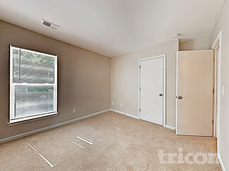 Building Photo - 8927 McAdam Way