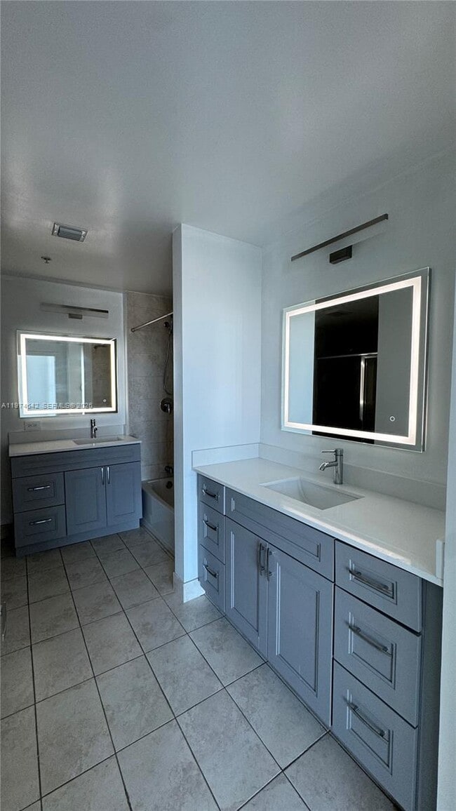 Building Photo - 1900 N Bayshore Dr