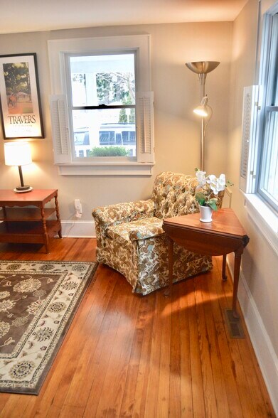 Building Photo - 56 Ash St