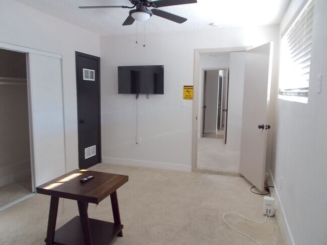 Building Photo - Beautifully Furnished 2-Bedroom 2-Bath Tow...
