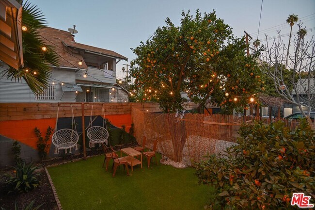 Building Photo - 1600 N Kingsley Dr