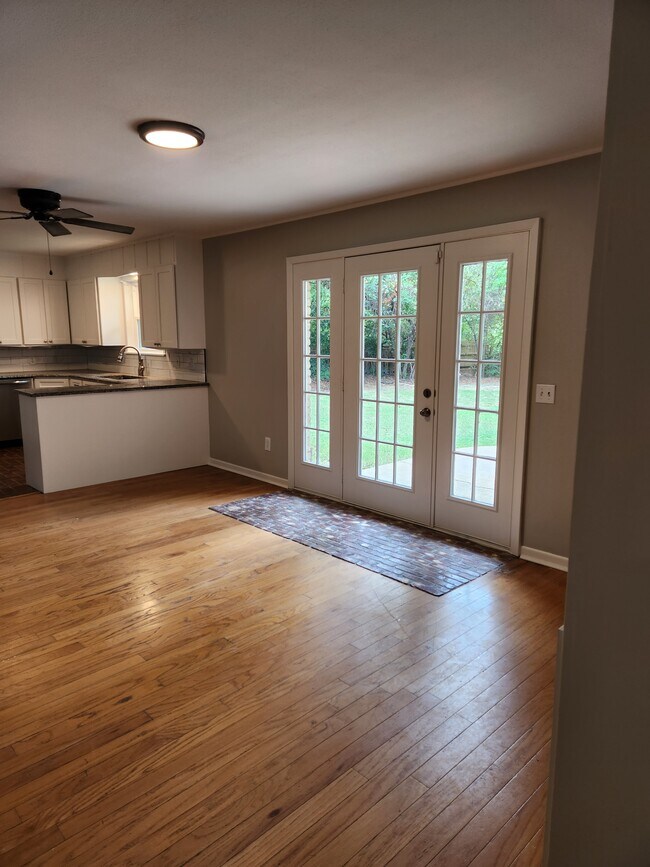 Building Photo - 3114 Tanglewood Dr